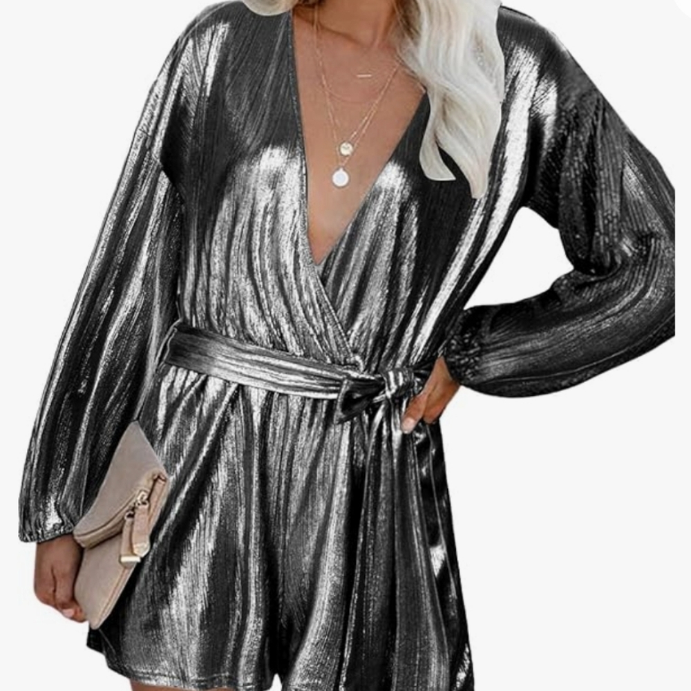 YOINS silver Romper. Long Sleeve. Deep plunge V Neck. Xxl